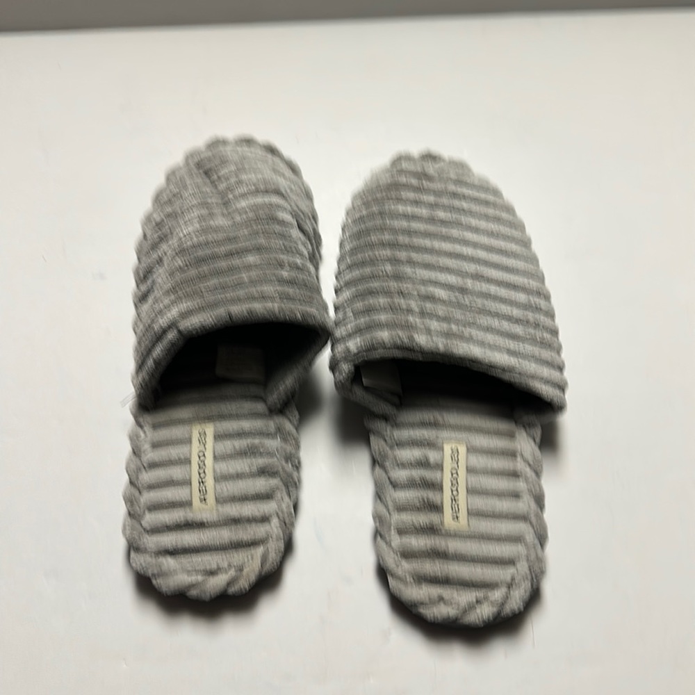Women’s AEROSOLES Slippers L(8-9)